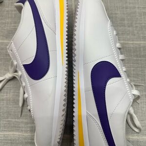 Nike Athletic Shoes White and Purple with Zigzag Sole